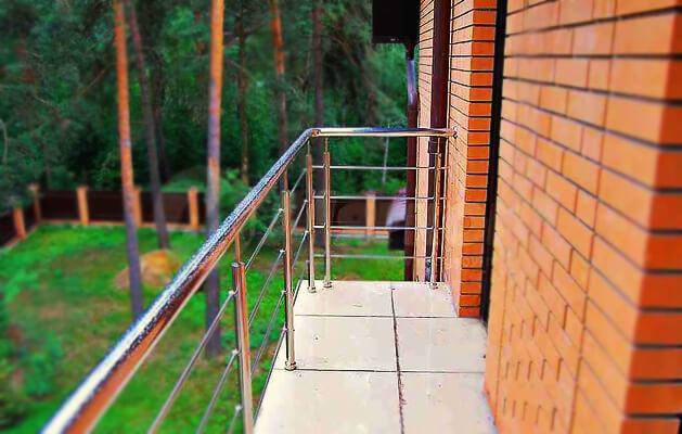 ограждения для балкона в загородный дом