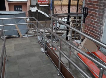 фото четырехуровневого пандуса из бетона с тремя площадками
